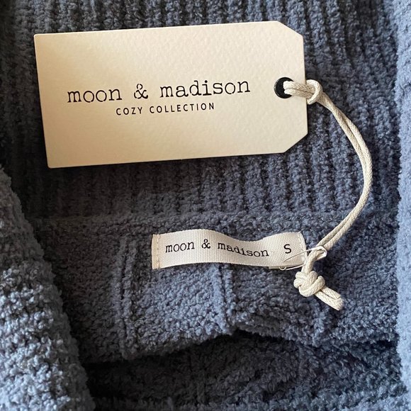 Cropped Cowl Neck Sweater - Picture 4 of 4